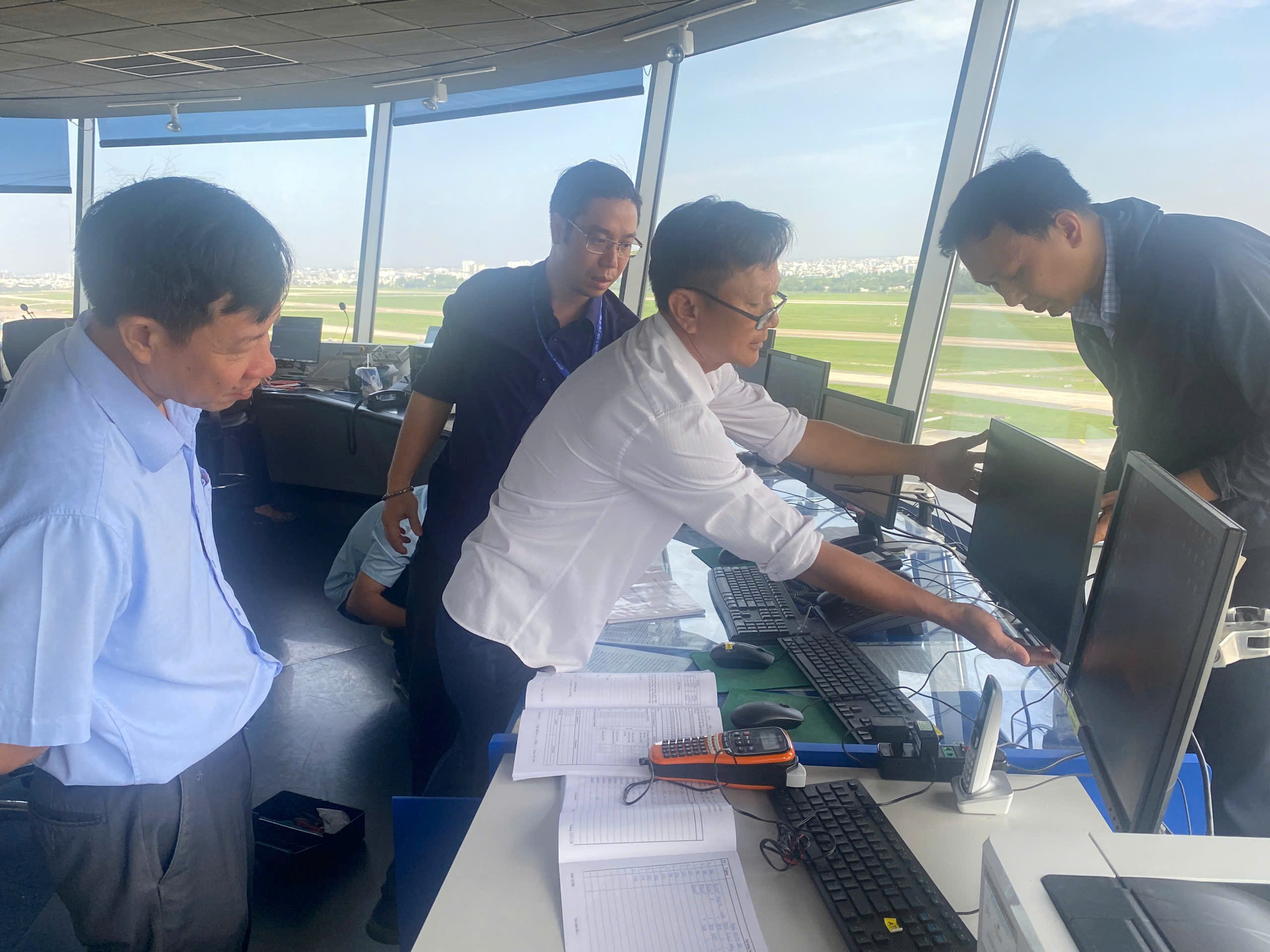 AMC sẵn sàng di chuyển vị trí trực quan trắc khí tượng lên cabin đài kiểm soát không lưu