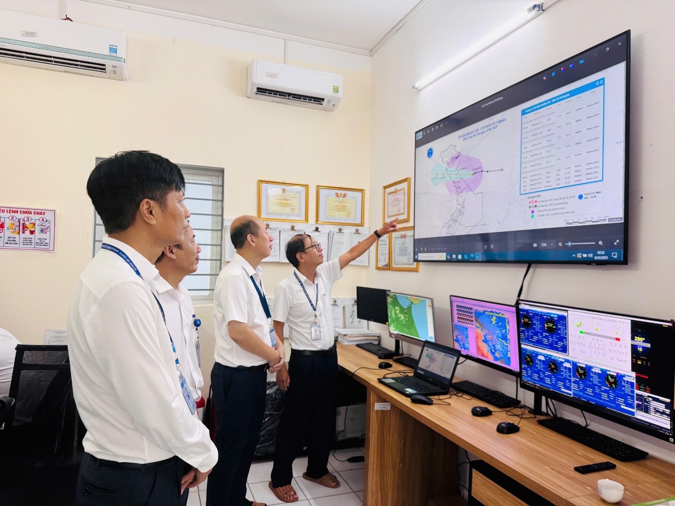 Kiểm tra công tác dự báo, cảnh báo phòng, chống bão số 5 (Kajiki) tại các cơ sở cung cấp dịch vụ khí tượng